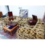 A BROWN CHEQUER UPHOLSTERED SUITE OF FOUR CORNER CHAIRS AND TWO CHAIRS WITHOUT ARMS