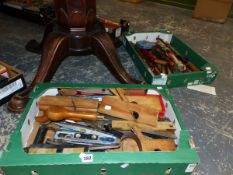 A SMALL COLLECTION OF VINTAGE CARPENTERS TOOLS ETC.
