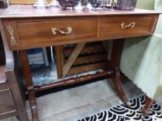 A 20th C. MAHOGANY WRITING TABLE, THE RED LEATHER INSET TOP ABOVE TWO DRAWERS BETWEEN ORMOLU