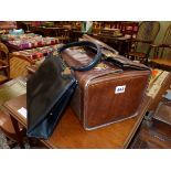 A LEATHER LADIES DRESSING CASE AND A HANDBAG.