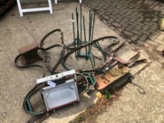 ANTIQUE IRON BENCH SUPPORTS, A FLOOD LIGHT, ANVIL ETC.