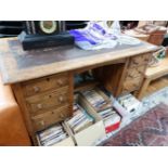 A MID 20th C. OAK PEDESTAL DESK, THE LEATHER INSET TOP ABOVE TWO BANKS OF THREE DRAWERS. W 122 x D