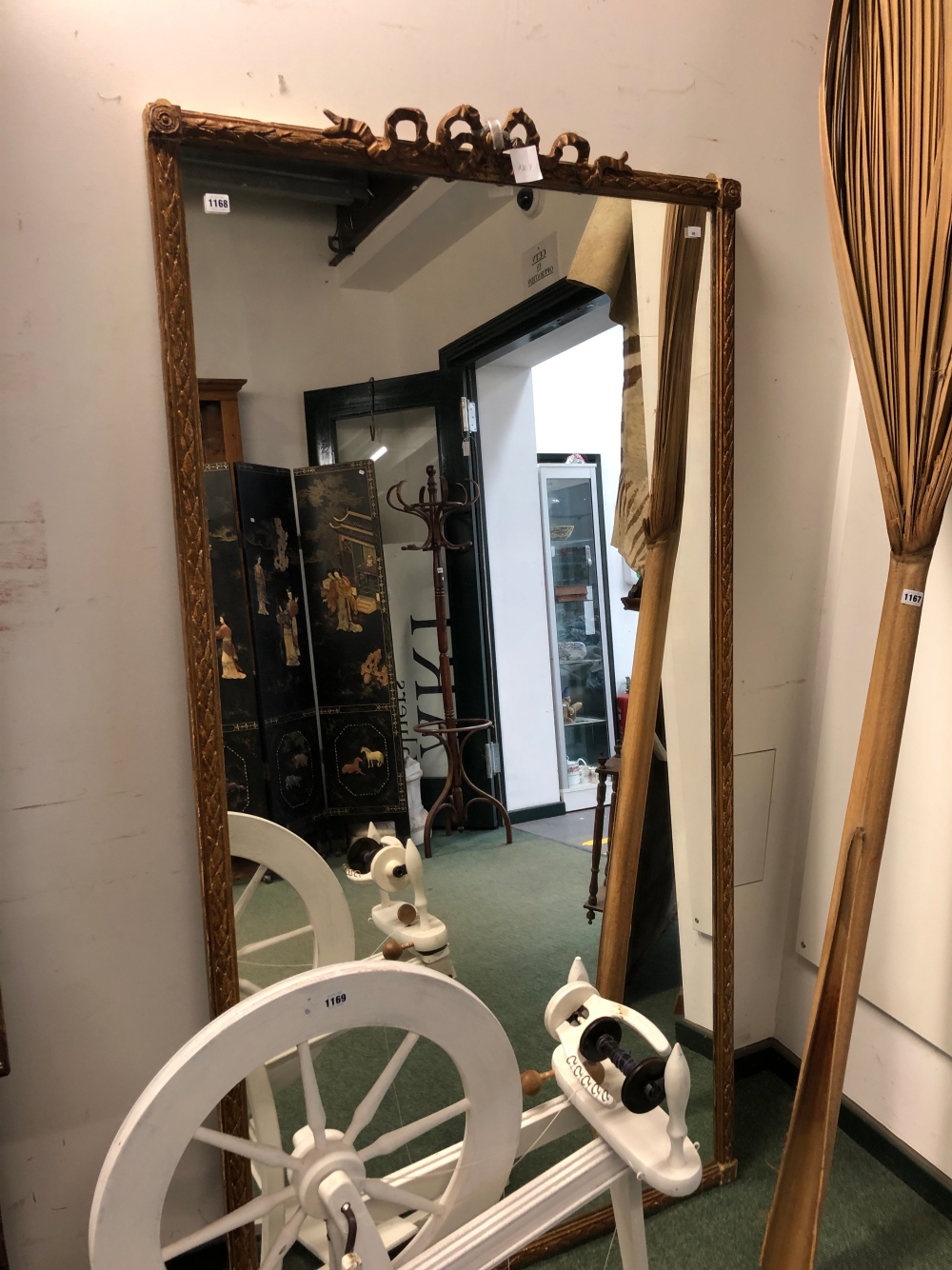 A LARGE VICTORIAN GILT FRAMED MIRROR.