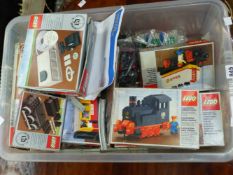 A COLLECTION OF BOXED AND LOOSE LEGO TOYS