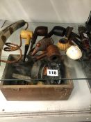 A COLLECTION OF BRIAR AND OTHER TOBACCO PIPES TOGETHER WITH A HORN PIPE RACK