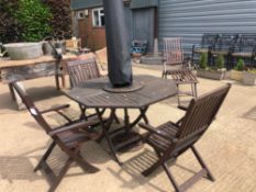 A TEAK GARDEN TABLE WITH PARASOL AND FOUR MATCHING CHAIRS.