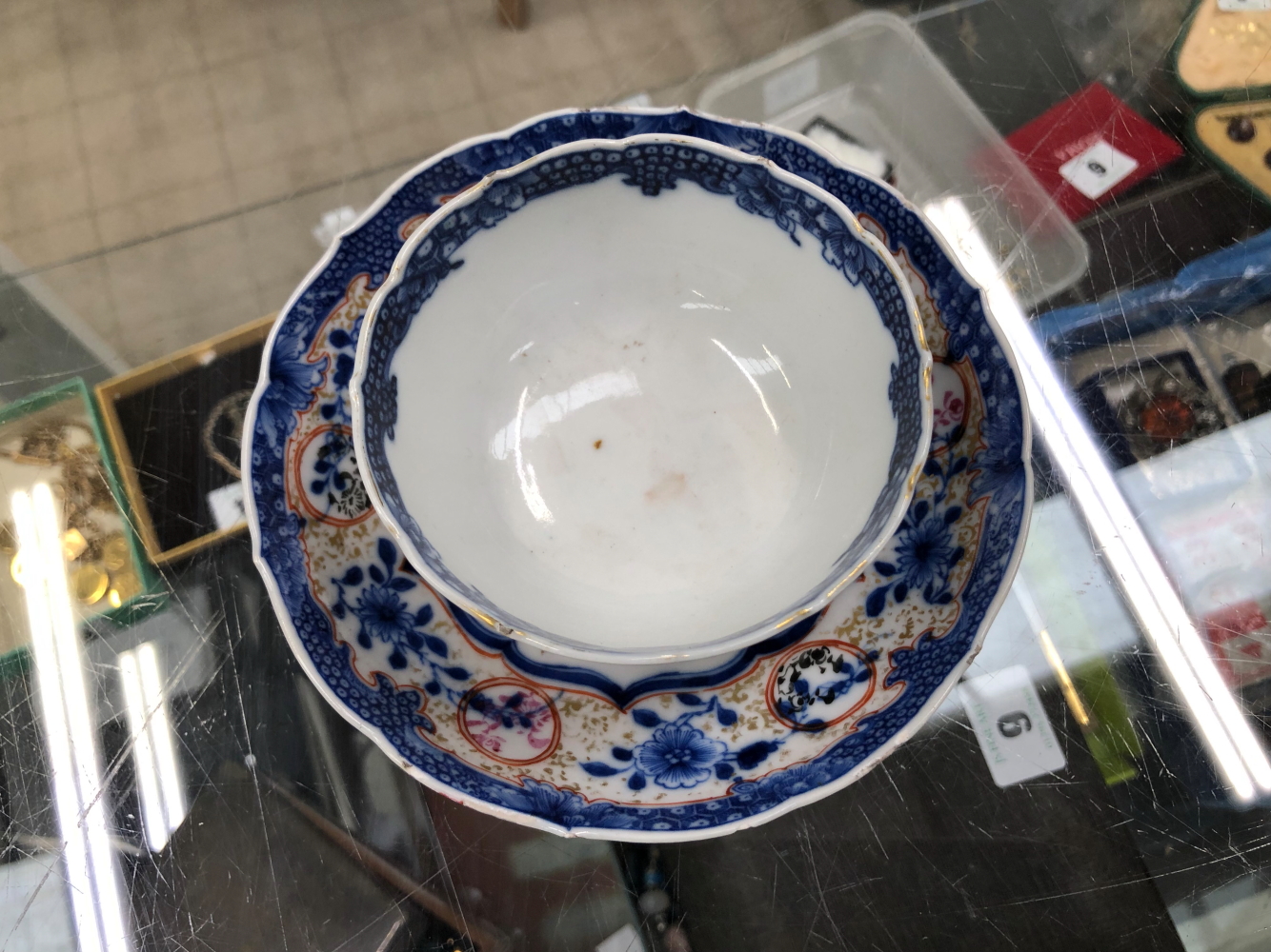 A CHINESE EXPORT TEA BOWL AND SAUCER - Image 2 of 6