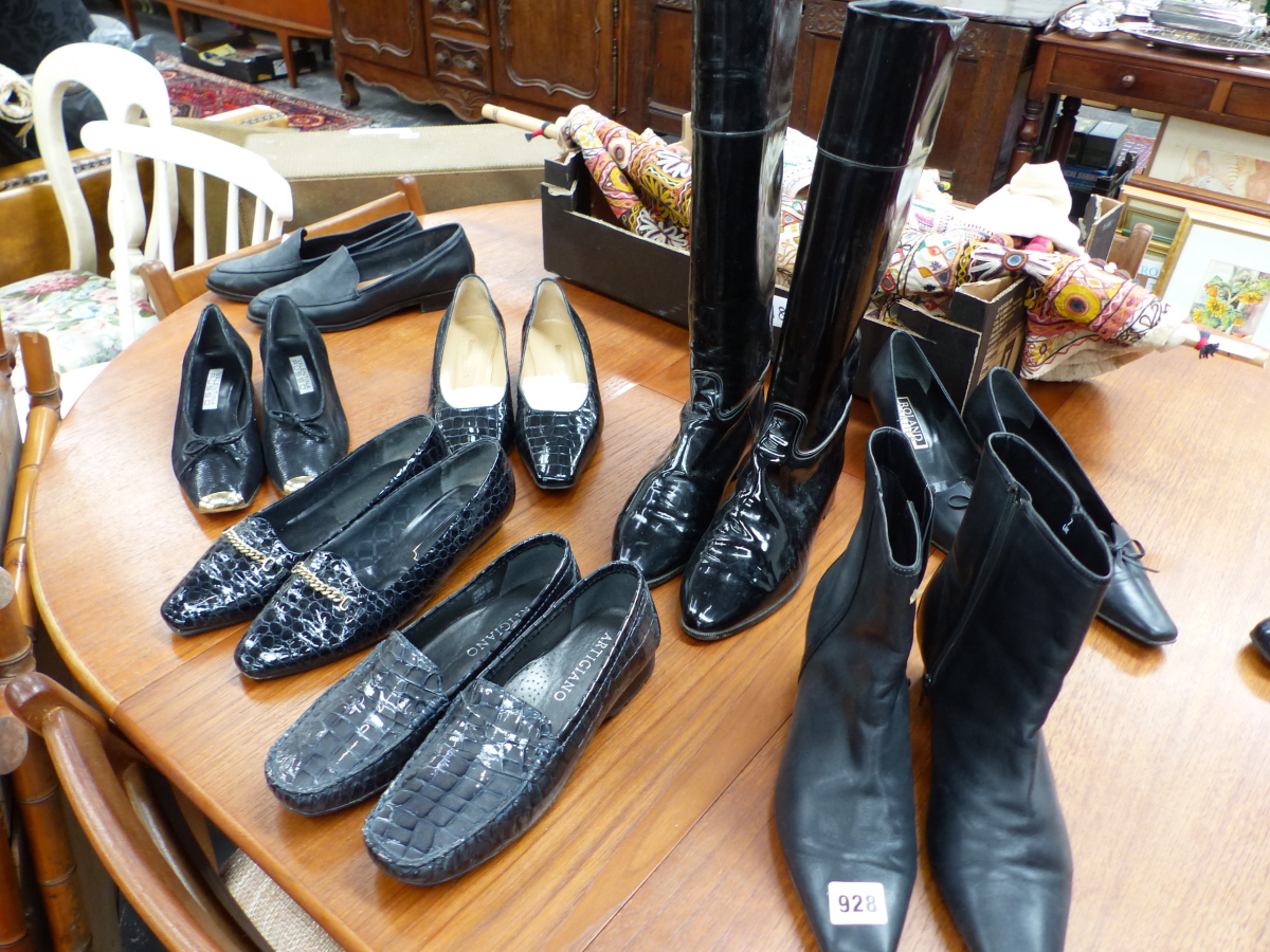 SEVEN PAIRS OF LADYS BLACK SHOES AND TWO PAIRS OF BOOTS, SIZES ABOUT 40.5.