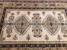 A MACHINE MADE CARPET OF PERSIAN DESIGN. 290 x 204cms