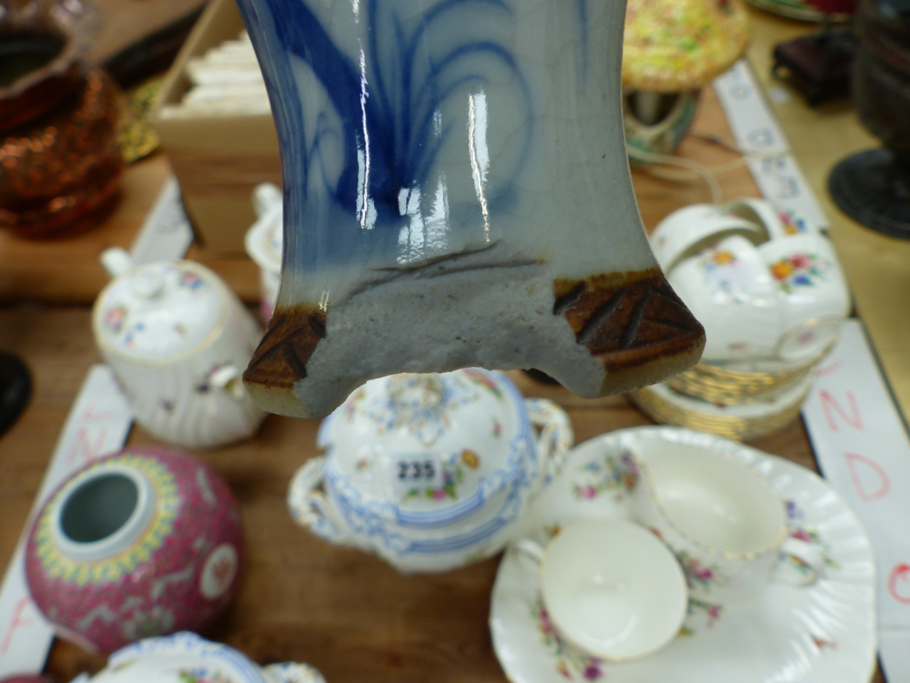 A PAIR OF CHINESE BLUE AND WHITE VASES TOGETHER WITH VARIOUS ENGLISH TEA AND COFFEE WARES - Image 7 of 12