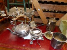 A GOOD QUALITY ANTIQUE SILVER PLATED KETTLE ON STAND, A PAIR OF CANDELABRA AND OTHER PLATED WARES.