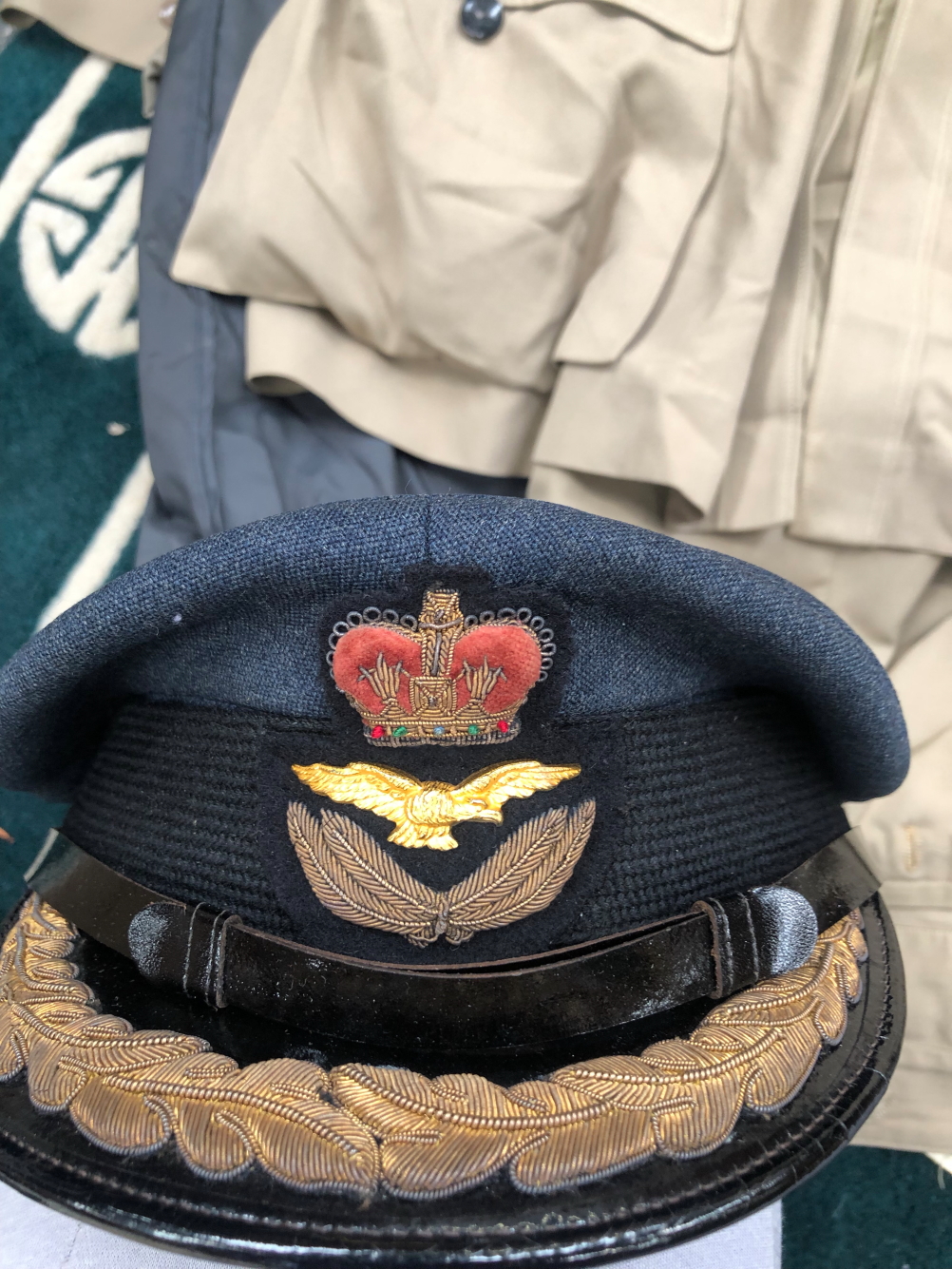 A VINTAGE RAF DRESS UNIFORM, AND SERVICE UNIFORM, HATS AND CAPS, BELONGING TO AIR CDRE. LGP. MARTIN. - Image 11 of 12