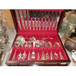 A VINTAGE ARTHUR PRICE SILVER PLATED CUTLERY SET IN CASE.