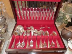 A VINTAGE ARTHUR PRICE SILVER PLATED CUTLERY SET IN CASE.