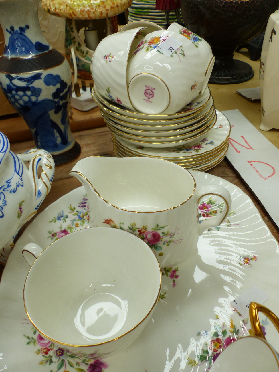 A PAIR OF CHINESE BLUE AND WHITE VASES TOGETHER WITH VARIOUS ENGLISH TEA AND COFFEE WARES - Image 9 of 12