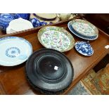 A PAIR OF ANTIQUE CHINESE FAMILLE ROSE LARGE SAUCER DISHES, TWO CHINESE BLUE AND WHITE PLATES AND