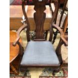 AN 18th C. MAHOGANY ELBOW CHAIR WITH VASE SPLAT, DROP IN SEAT AND CABROOILE FRONT LEGS ON PAD FEET