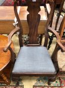 AN 18th C. MAHOGANY ELBOW CHAIR WITH VASE SPLAT, DROP IN SEAT AND CABROOILE FRONT LEGS ON PAD FEET