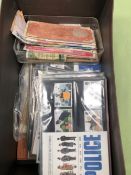 A COLLECTION OF VINTAGE 1970'S AND 1980'S FIRST DAY COVERS AND A QUANTITY OF BANK NOTES.