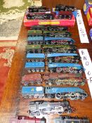 A COLLECTION OF HORNBY OO GAUGE LOCOMOTIVES AND TENDERS.