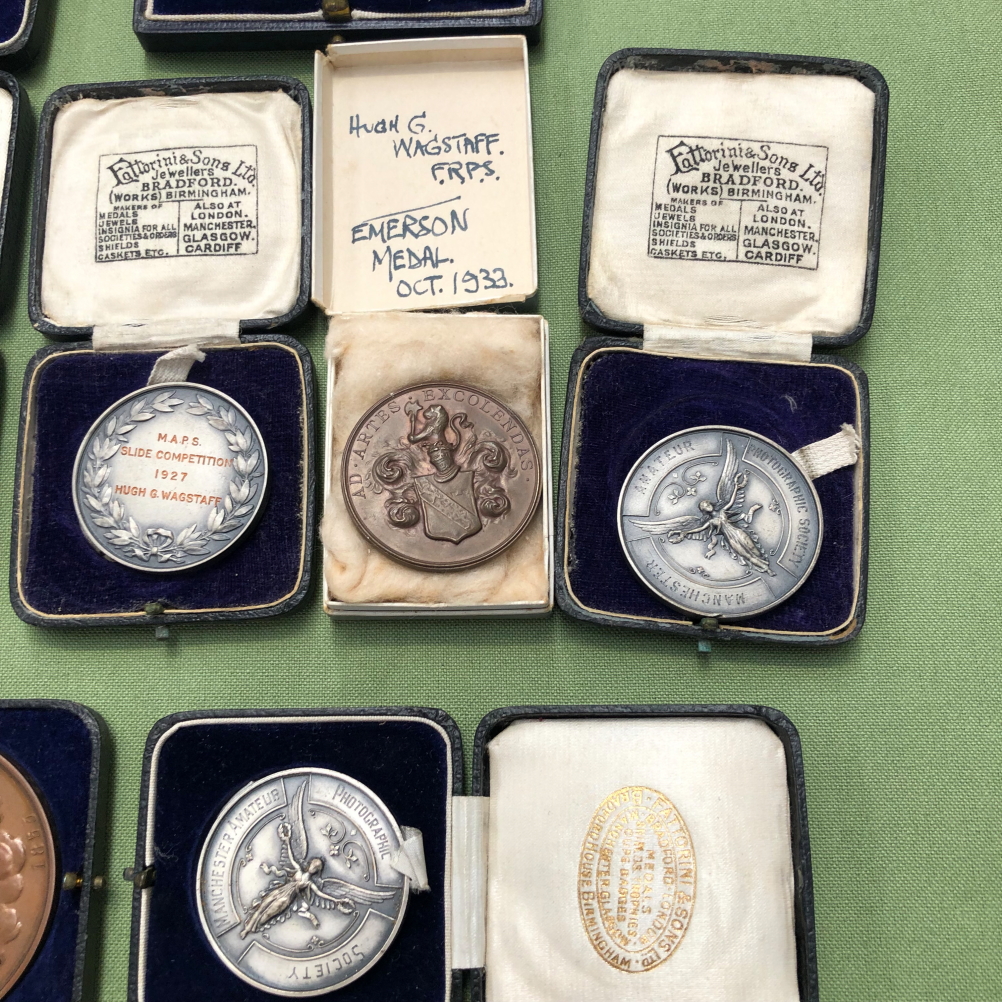 A COLLECTION OF MEDALLIONS PERTAINING TO PHOTOGRAPHIC SOCIETY, INCLUDING A LARGE PRINCE ALBERT - Image 3 of 4