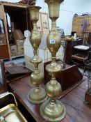 A PAIR OF BRASS COLUMNAR TABLE LAMPS. H 82cms.