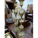 A PAIR OF BRASS COLUMNAR TABLE LAMPS. H 82cms.