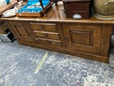 AN OAK DRESSER BASE WITH THE THREE CENTRAL DRAWERS FLANKED BY CUPBOARDS. W 176 x D 50 x H 66cms.