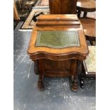 A VICTORIAN WALNUT DAVENPORT DESK WITH GREEN LEATHER INSET LID AND FOUR DRAWERS TO ONE SIDE. H 86cms