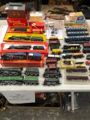 HORNBY DUBLO 00 GUAGE ELECTRIC LOCOMOTIVES, ROLLING STOCK AND CARRIAGES TOGETHER WITH TRIANG 00