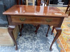 A 19TH CENTURY CHEVRON BAND INLAID MAHOGANY LOWBOY TABLE WITH SINGLE DRAWER AND ON CABRIOL