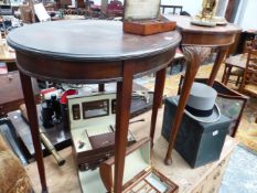 A 20th C. MAHOGANY OVAL TABLE ON FOUR SQUARE SECTIONED LEGS TAPERING TO SPADE FEET TOGETHER WITH A