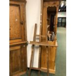 A VINTAGE OAK ARTISTS EASEL.