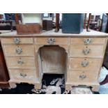 A 20th C. PINE PEDESTAL DESK, THE CENTRAL KNEEHOLE DRAWER ABOVE A RECESSED CUPBOARD AND FLANKED BY