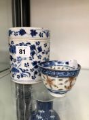 AN ORIENTAL BLUE AND WHITE LIDDED JAR AND A TEA BOWL.