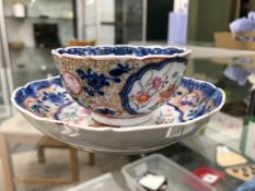 A CHINESE EXPORT TEA BOWL AND SAUCER
