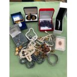 VINTAGE AND LATER JEWELLERY AND COLLECTABLE'S TO INCLUDE A EMPIRE MADE BANGLE, PEARLS, A SILVER