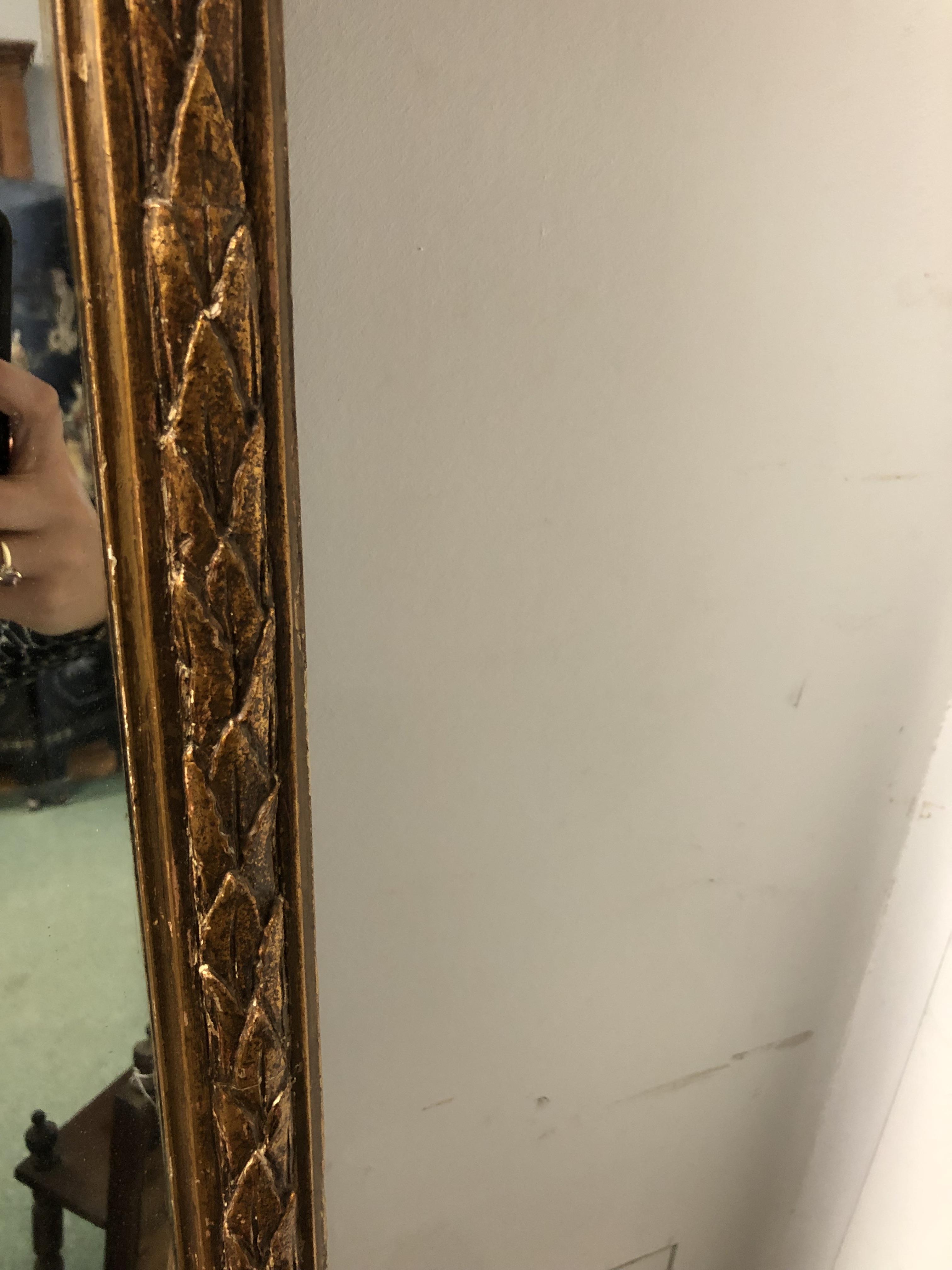 A LARGE VICTORIAN GILT FRAMED MIRROR. - Image 4 of 7
