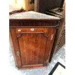 A GEORGE III OAK CORNER CUPBOARD WITH MAHOGANY CORNICE BAND. H 93cms W 67cms D 38cms