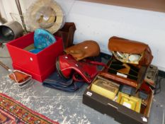 VINTAGE BAGS TO INCLUDE A PICNIC SATCHEL AND CONTENTS, LAWN BOWLS AND CARRY CASE, A PANAMA HAT,