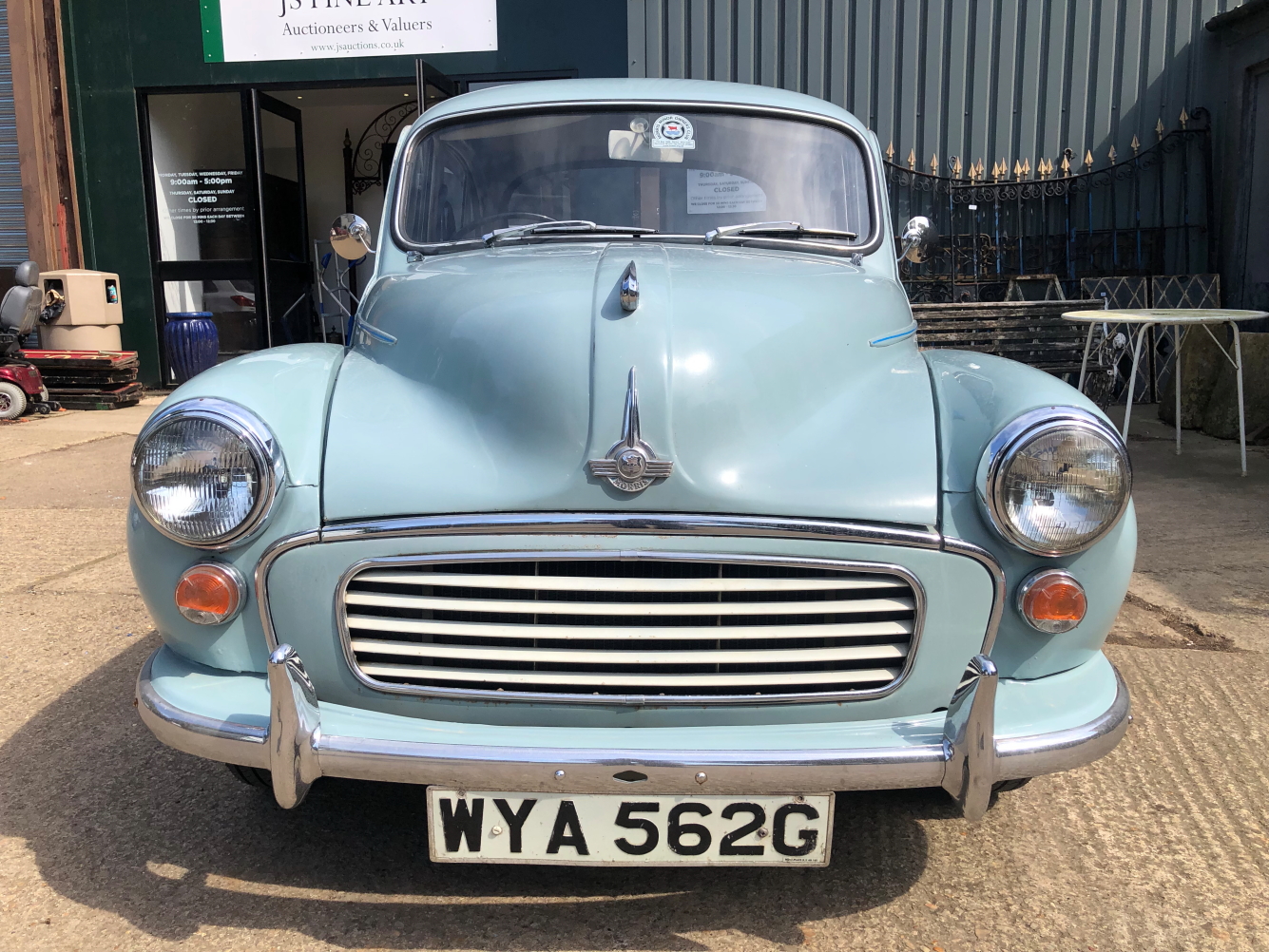 A MORRIS MINOR 1000 1969 COMPLETE WITH V5. - Image 5 of 36