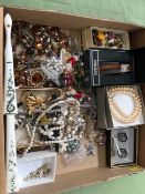 A QUANTITY OF COSTUME JEWELLERY AND WATCHES