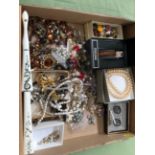 A QUANTITY OF COSTUME JEWELLERY AND WATCHES