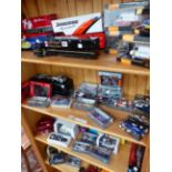 A COLLECTION OF BOXED AND LOOSE DIE CAST TOYS, TO INCLUDE: RACING CARS, LORRIES AND DELIVERY VANS