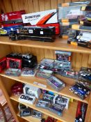 A COLLECTION OF BOXED AND LOOSE DIE CAST TOYS, TO INCLUDE: RACING CARS, LORRIES AND DELIVERY VANS