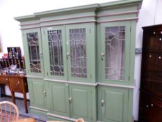 A GEORGIAN STYLE PAINTED BREAK FRONT BOOKCASE, GLAZED UPPER SECTION ABOVE PANELLED DOORS. H 217 W