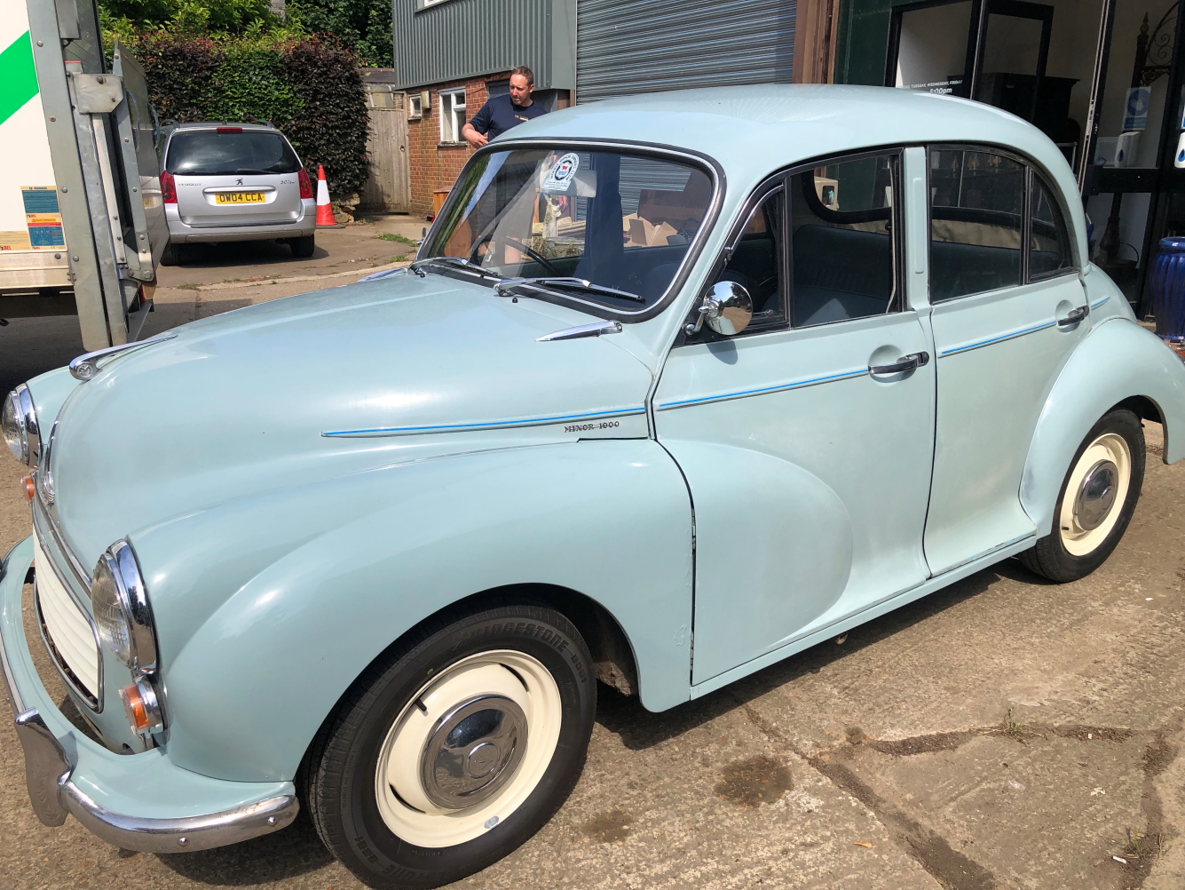 A MORRIS MINOR 1000 1969 COMPLETE WITH V5. - Image 6 of 36