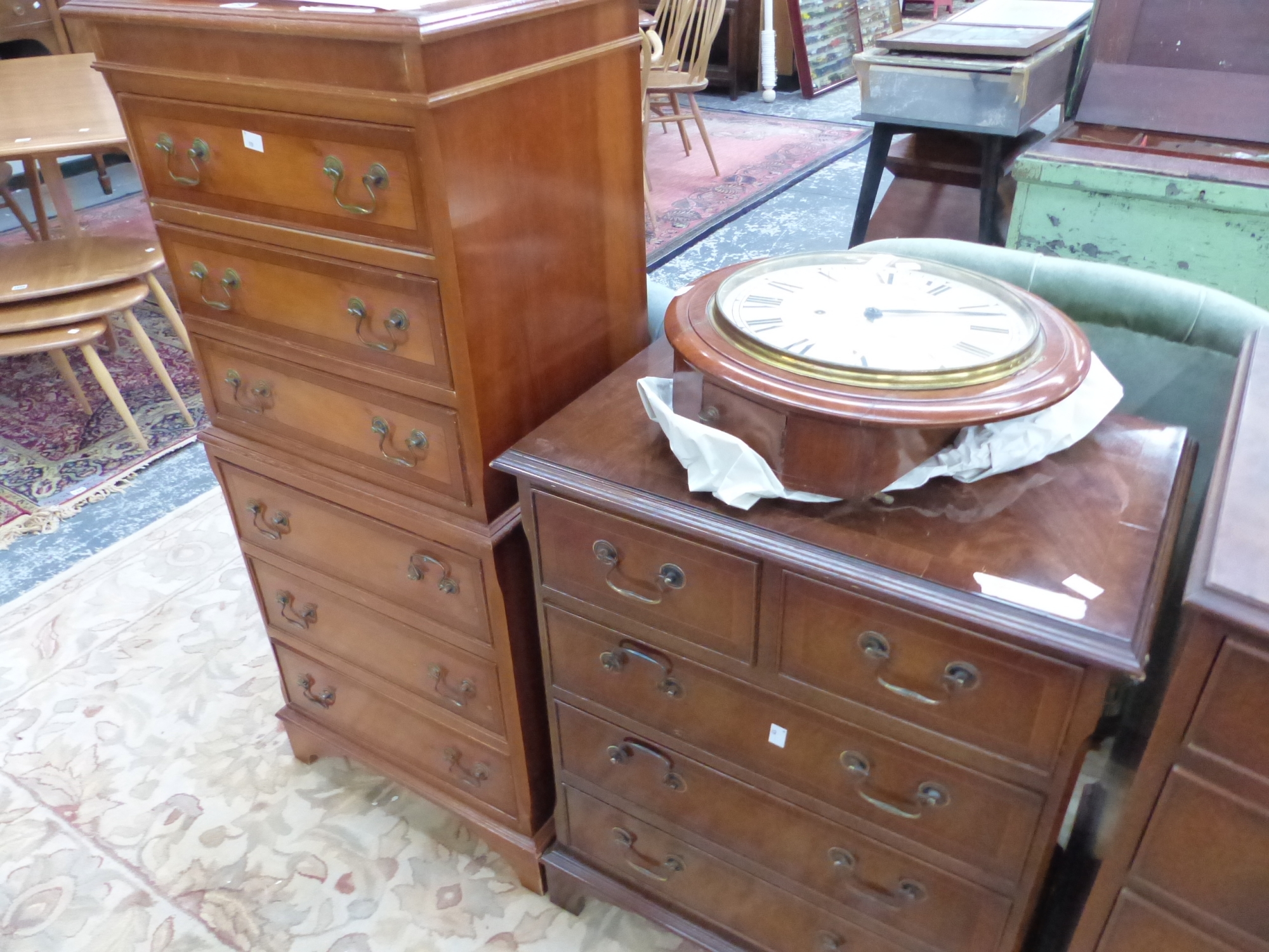 A REPRODUCTION CROSS BANDED MAHOGANY CHEST ON CHEST. W 50 x D 56 x H 115cms. TOGETHER WITH A