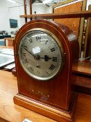 A MAHOGANY ROUND ARCH CASED TAMESIDE TIMEPIECE