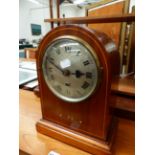A MAHOGANY ROUND ARCH CASED TAMESIDE TIMEPIECE